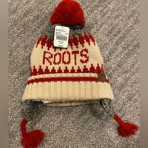 Roots chunky baby hat, lined with fleece, new with tags, size 0-12 months